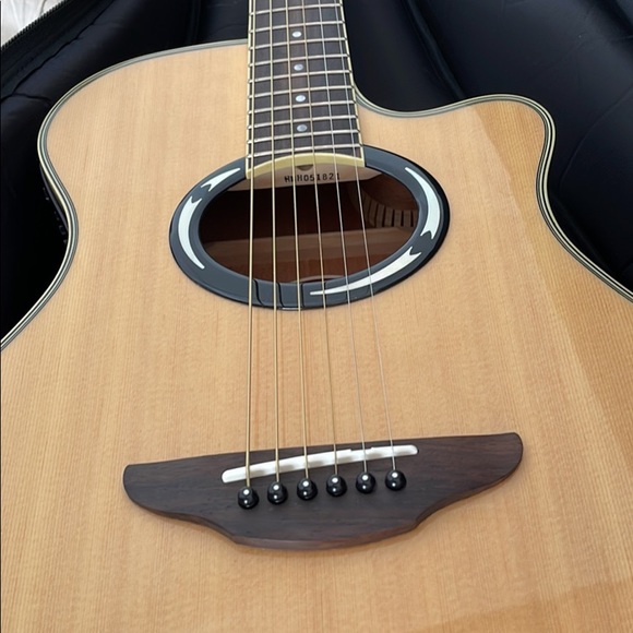 Yamaha Classic guitar - Picture 2 of 7